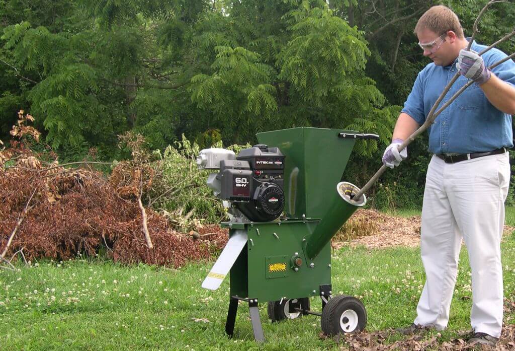 Mighty Mac Hammermill Chipper-Shredder SC800 in action