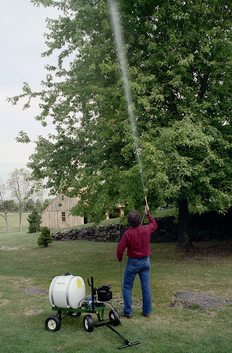 Mighty Mac PS322T 22 gallon Sprayer in action